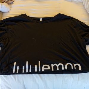 Lululemon cropped shirt